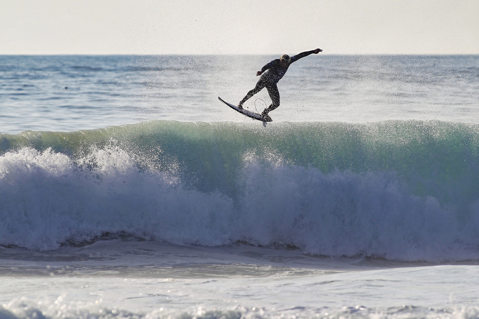 Zawody surfingowe w Portugalii Fot. PAP/EPA/CARLOS BARROSO