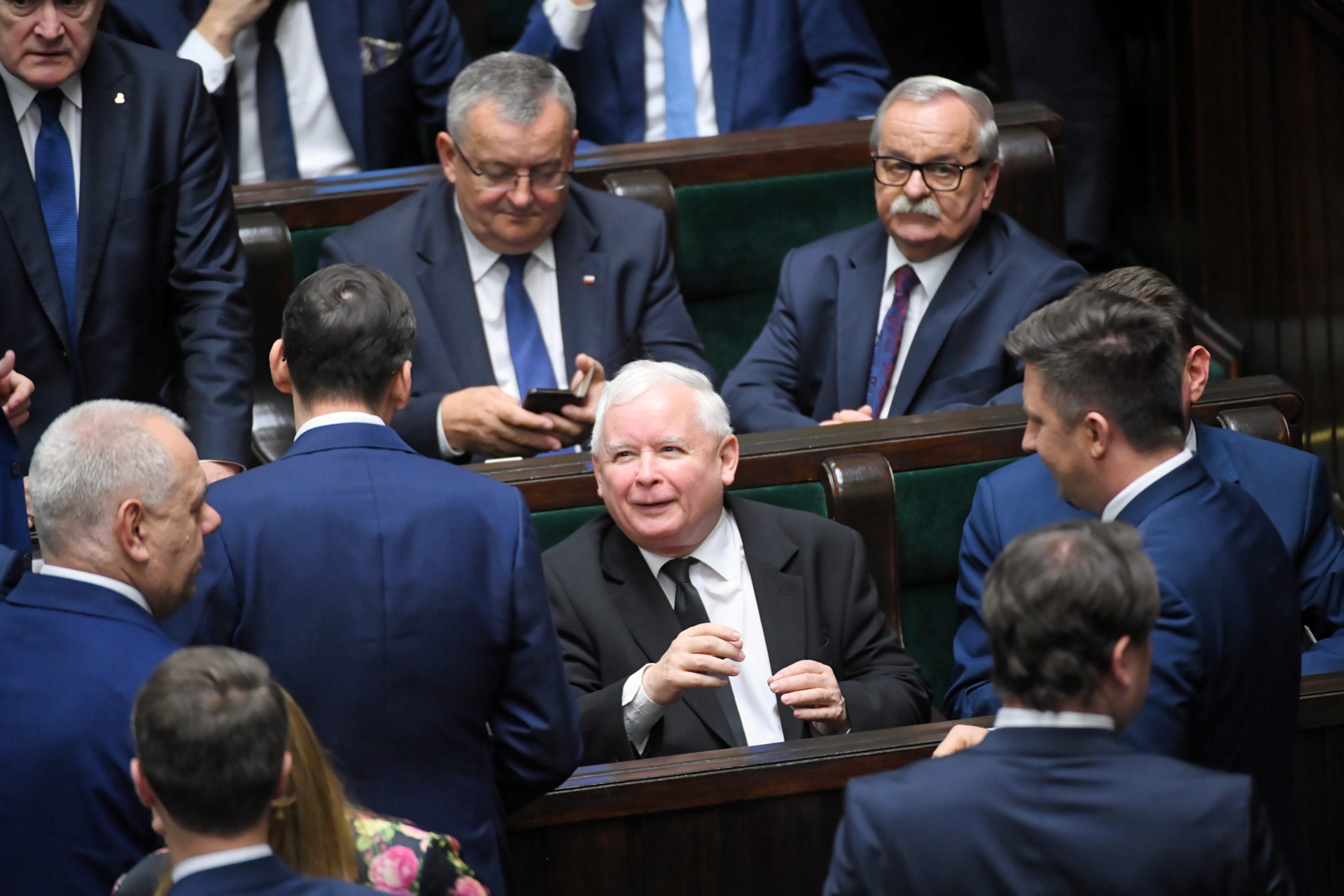 Posłowie PiS podczas inauguracji prac kolejnej kadencji sejmu. fot. PAP/Radek Pietruszka