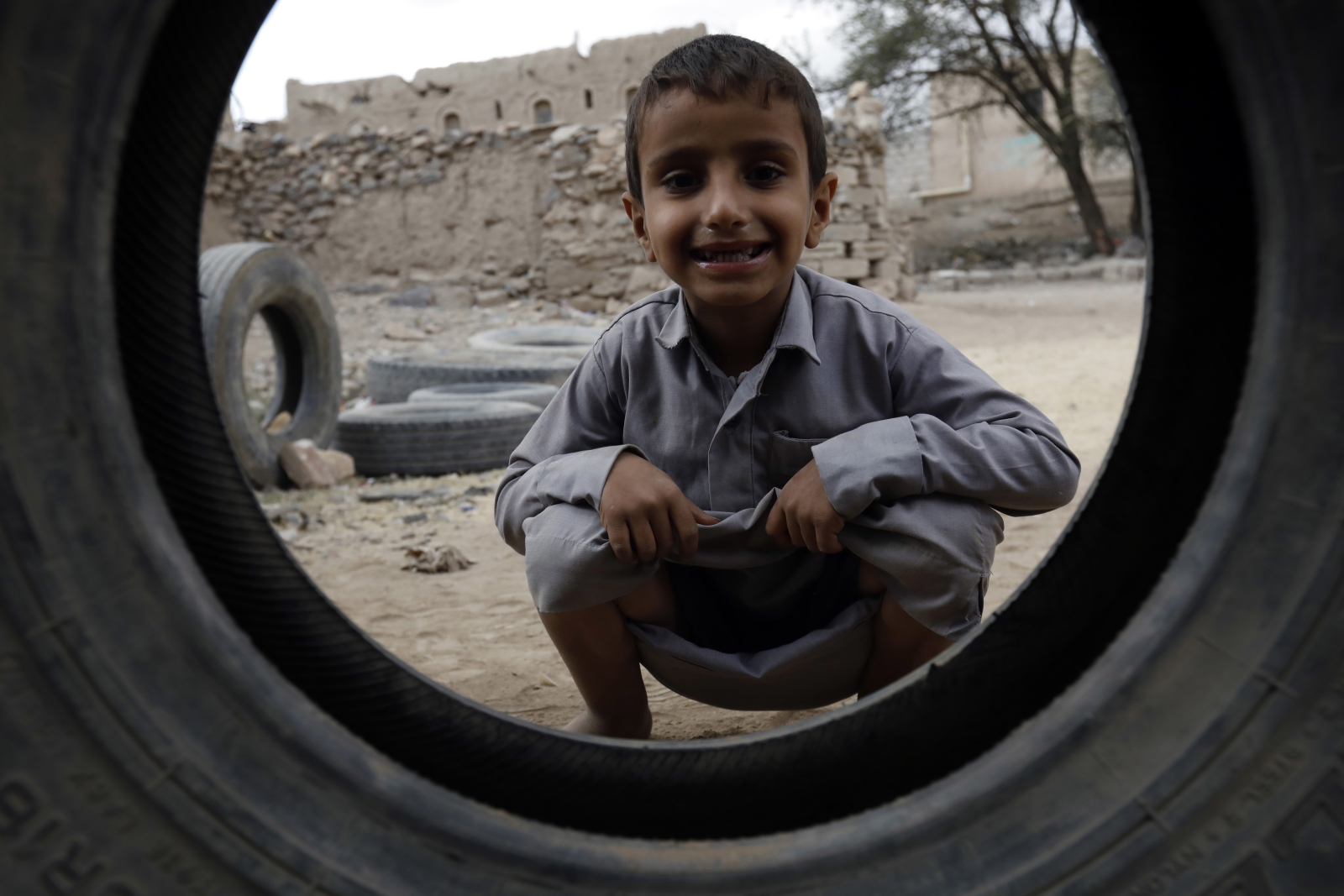 Powszechny dzień Dziecka w Jemenie fot. PAP/EPA/YAHYA ARHAB