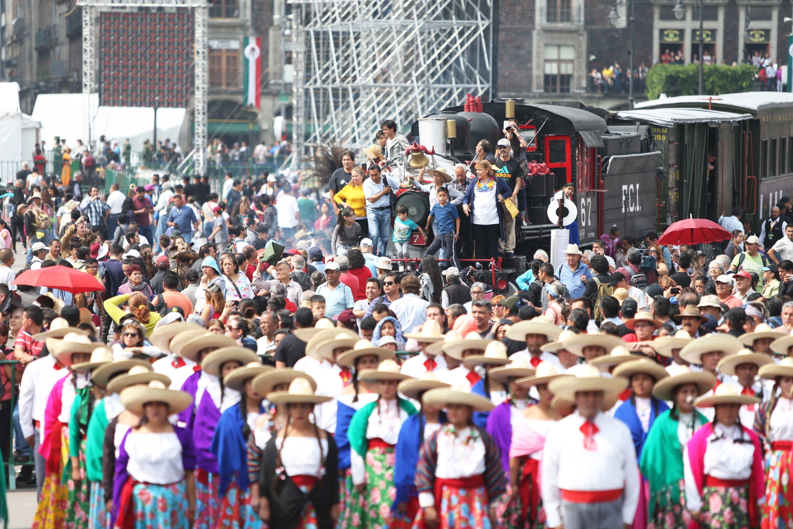 109. rocznica rewolucji meksykańskiej w Mexico City Fot. PAP/EPA/SASHENKA GUTIERREZ