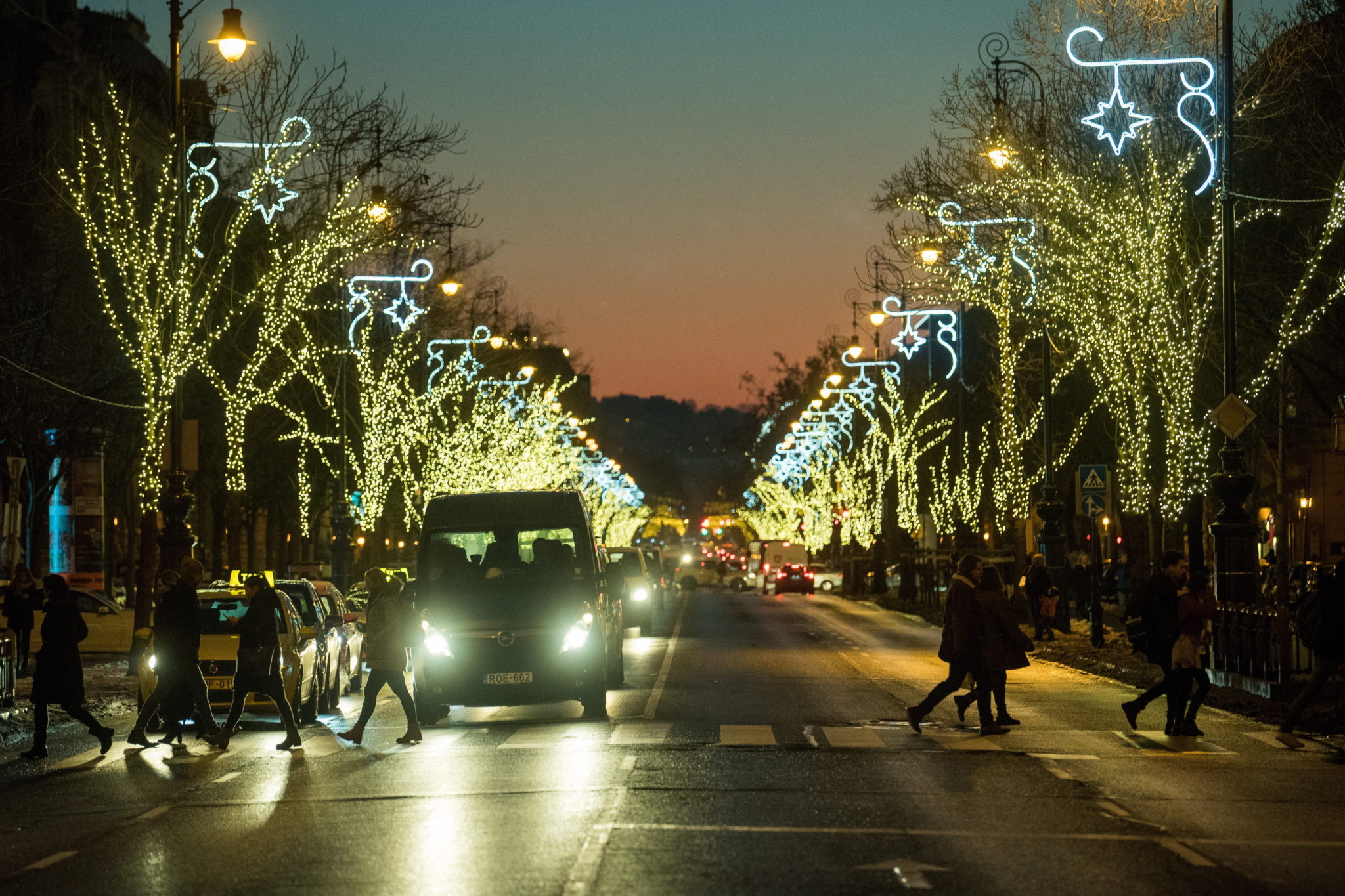 Węgry: świąteczne dekoracje w centrum Budapesztu, fot. EPA/Zoltan Balogh