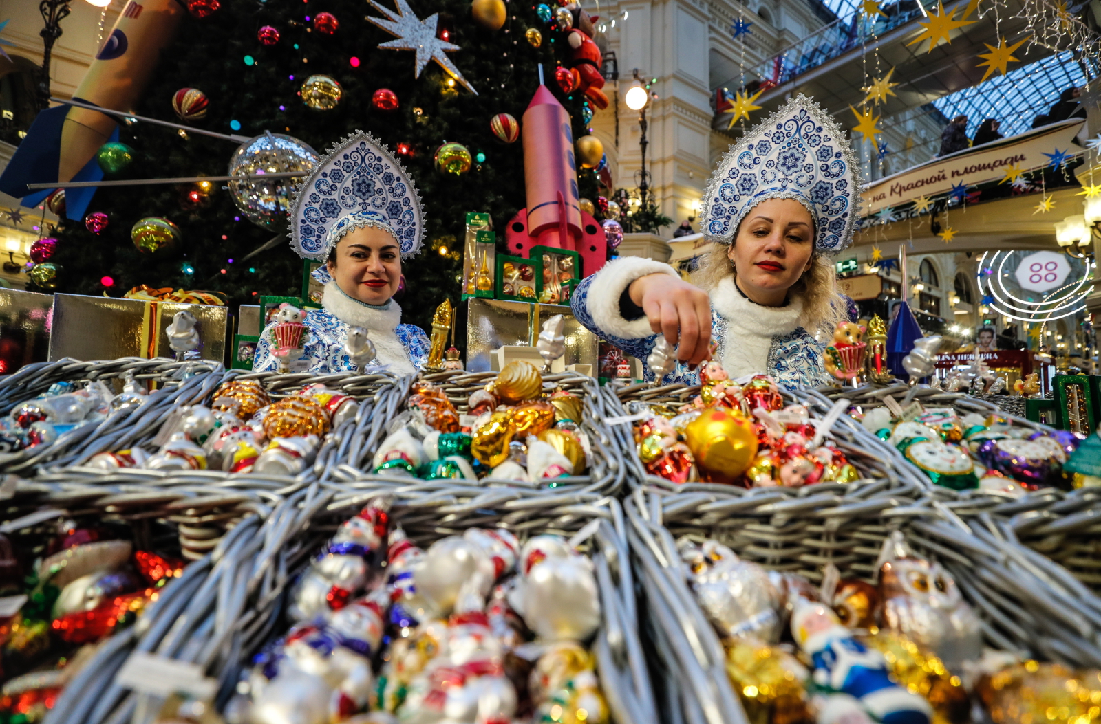 Przedświąteczna Moskwa Fot. PAP/EPA/YURI KOCHETKOV