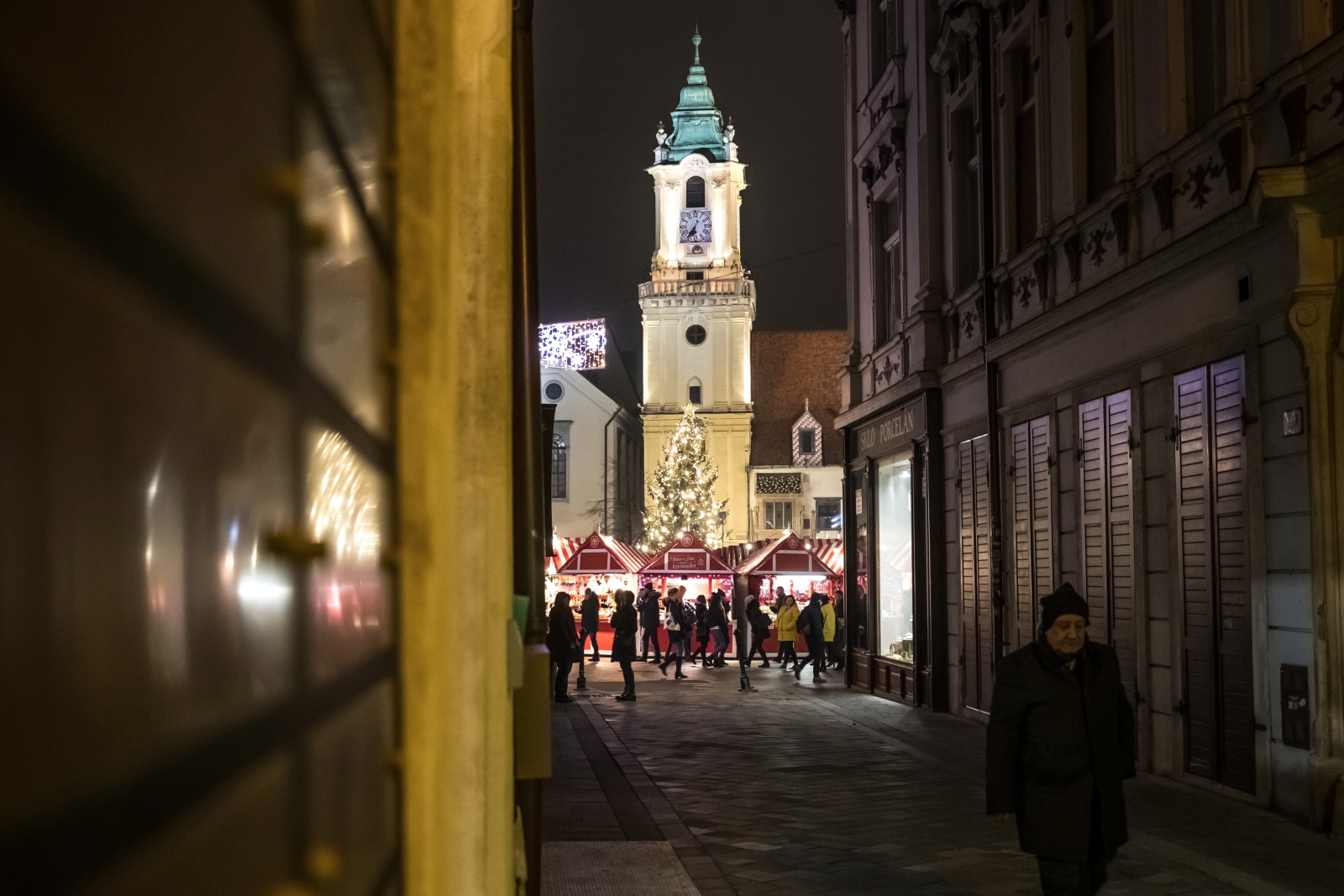 Jarmark świąteczny w Bratysławie fot. PAP/EPA/MARTIN DIVISEK