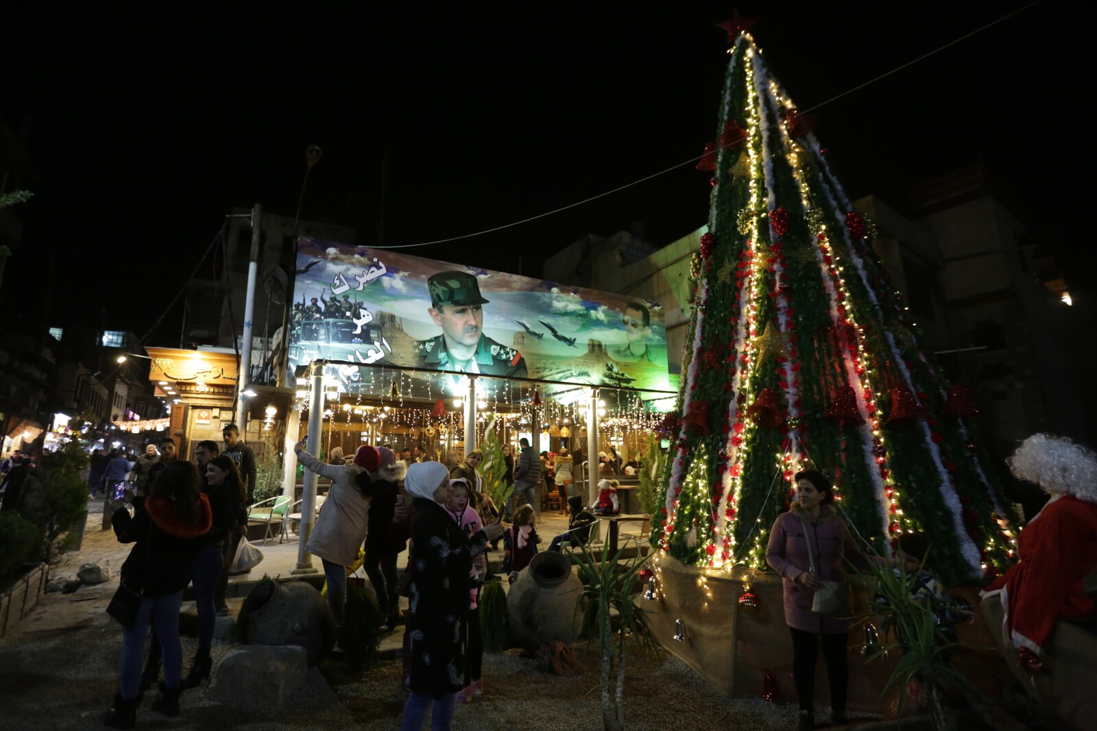 Przygotowanie do Świąt w Syrii fot. EPA/YOUSSEF BADAWI