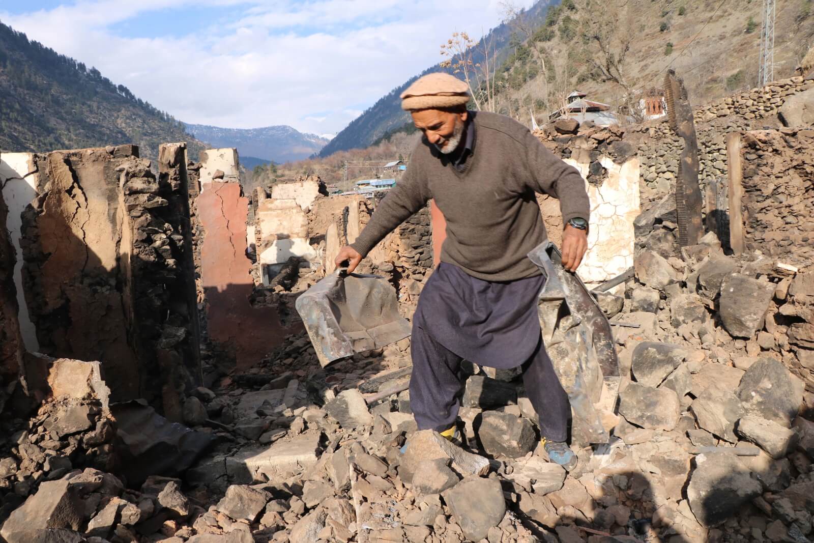 Skutki konfliktu w Kaszmirze fot. EPA/AMIRUDDIN MUGHAL