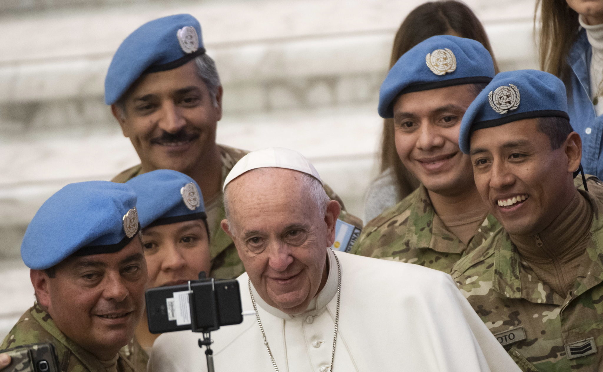 Spotkanie papieża Franciszka z argentyńskimi żołnierzami. fot. EPA/CLAUDIO PERI 