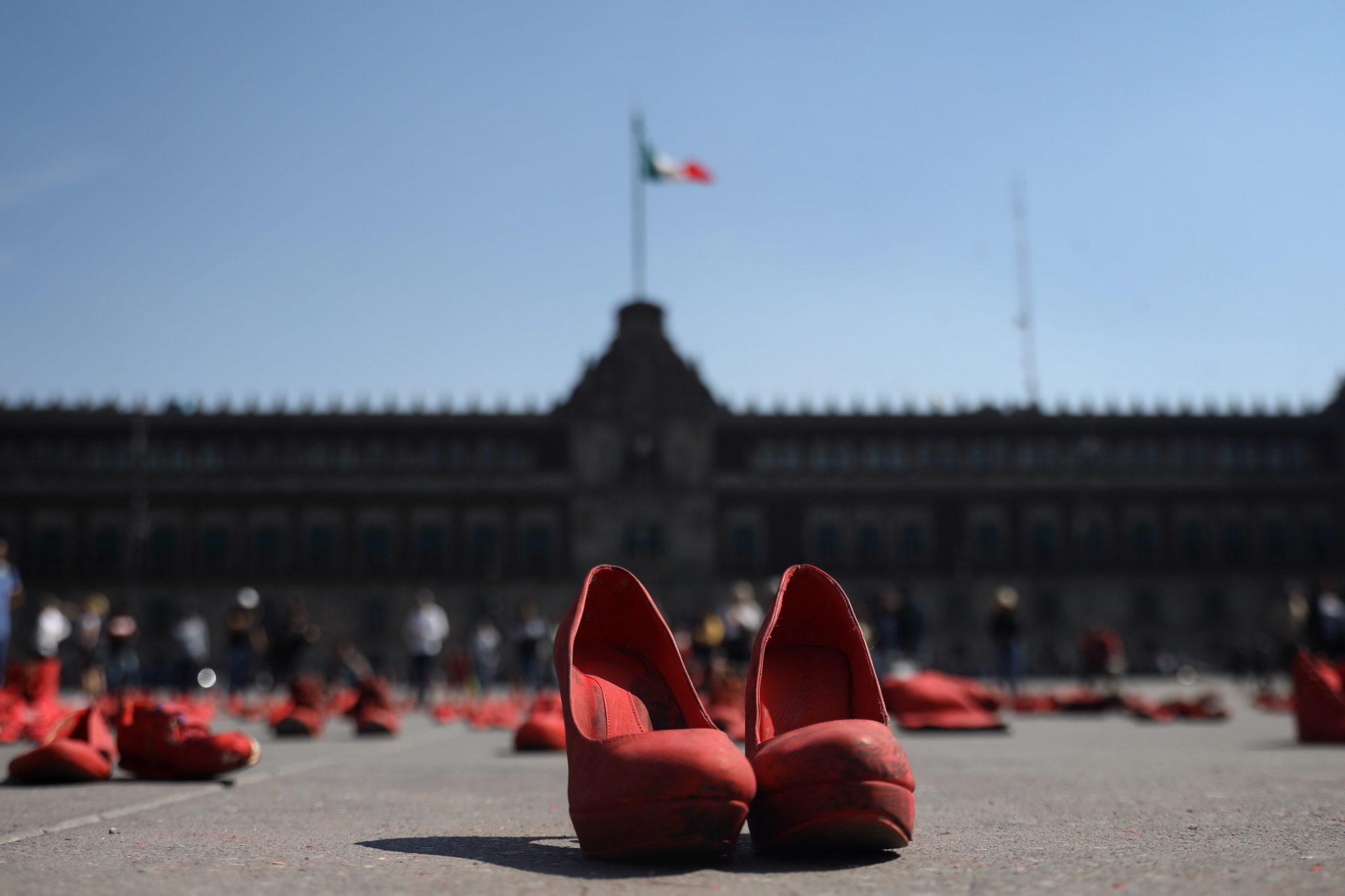 Meksyk: protest przygotowany przez artystkę Emilią Chauvet. Cel - sprzeciw wobec przemocy seksualnej, fot. EPA/Sashenka Gutierrez