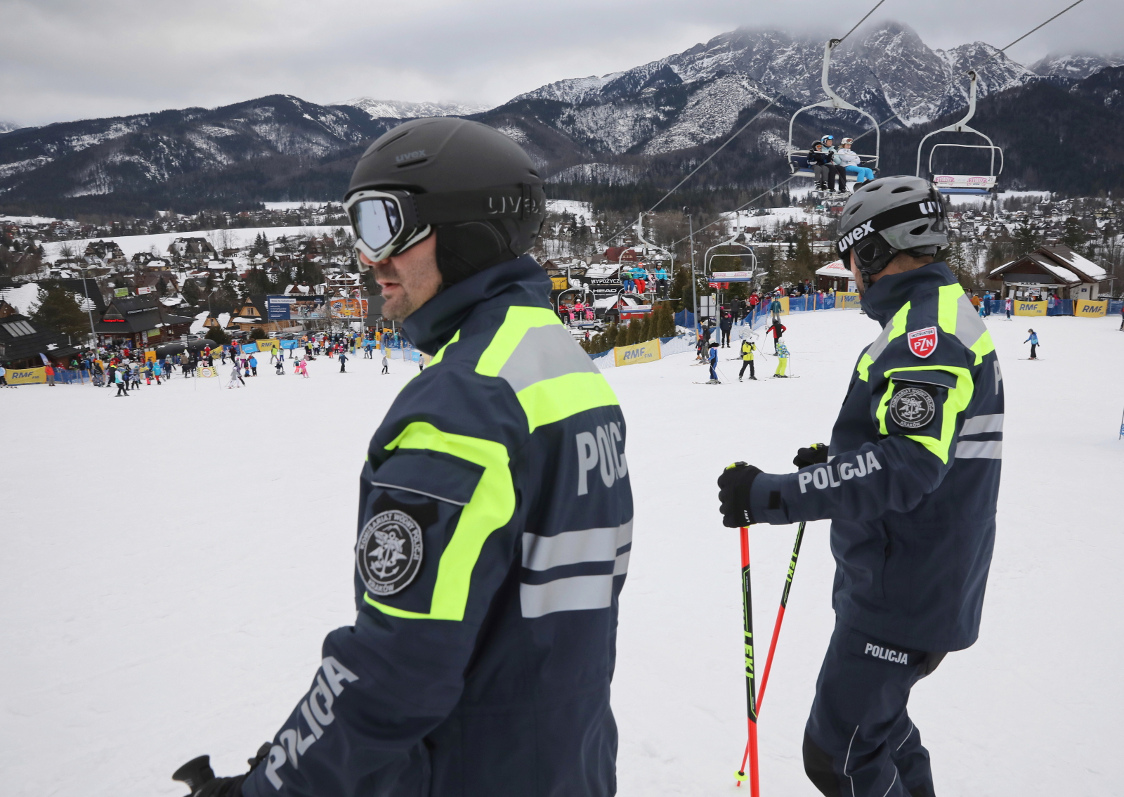 Policyjny patrol na nartach w Zakopanem Fot. PAP/Grzegorz Momot