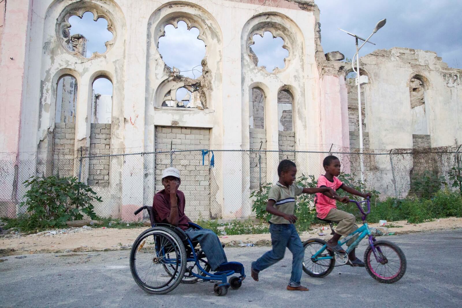 Wspomnienie trzęsienia ziemi na Haiti fot. EPA/Jean Marc Herve Abelard
