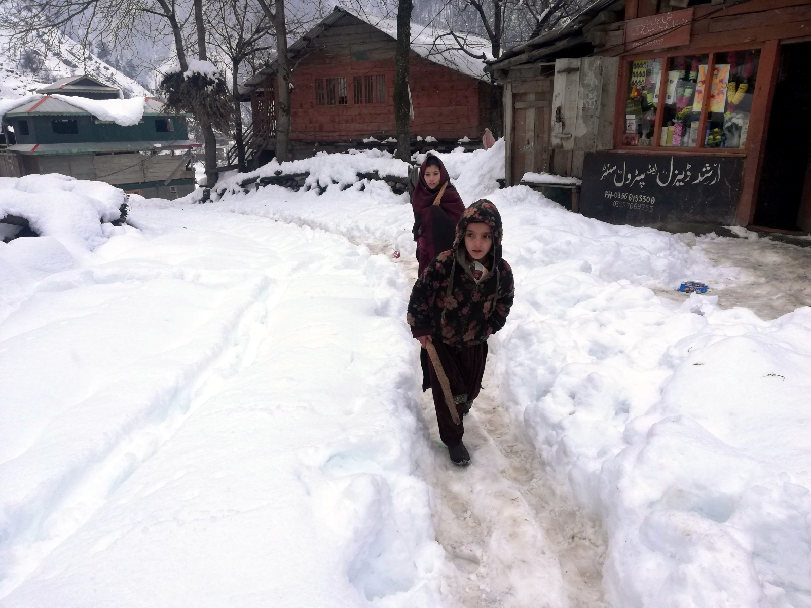Zimowy Pakistan Fot. PAP/EPA/JAMAL TARAQAI