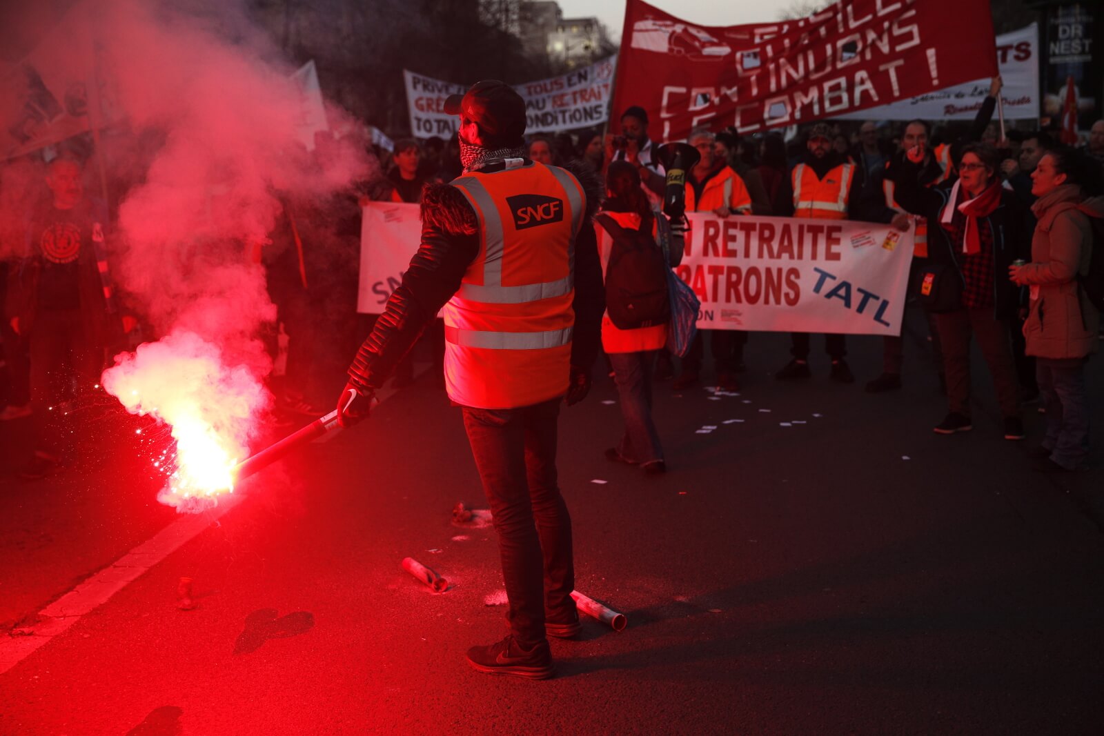 Protesty we Francji fot. EPA/YOAN VALAT
