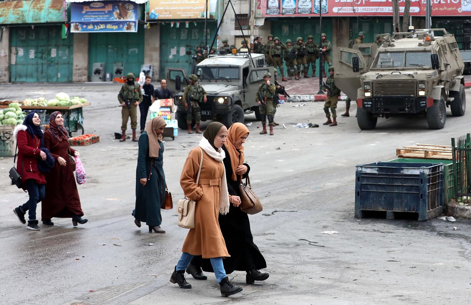 Hebron fot. EPA/ABED AL HASHLAMOUN 