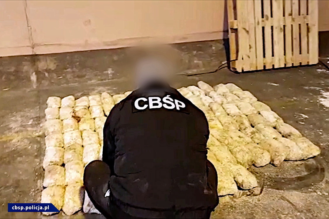 CBŚP udaremniło rekordowy przemytu 275 kilogramów heroiny, wartej 61 mln zł . Tym samym zlikwidowano kanał przemytu narkotyków z Bliskiego Wschodu i Ameryki Południowej, fot. PAP/CBŚP