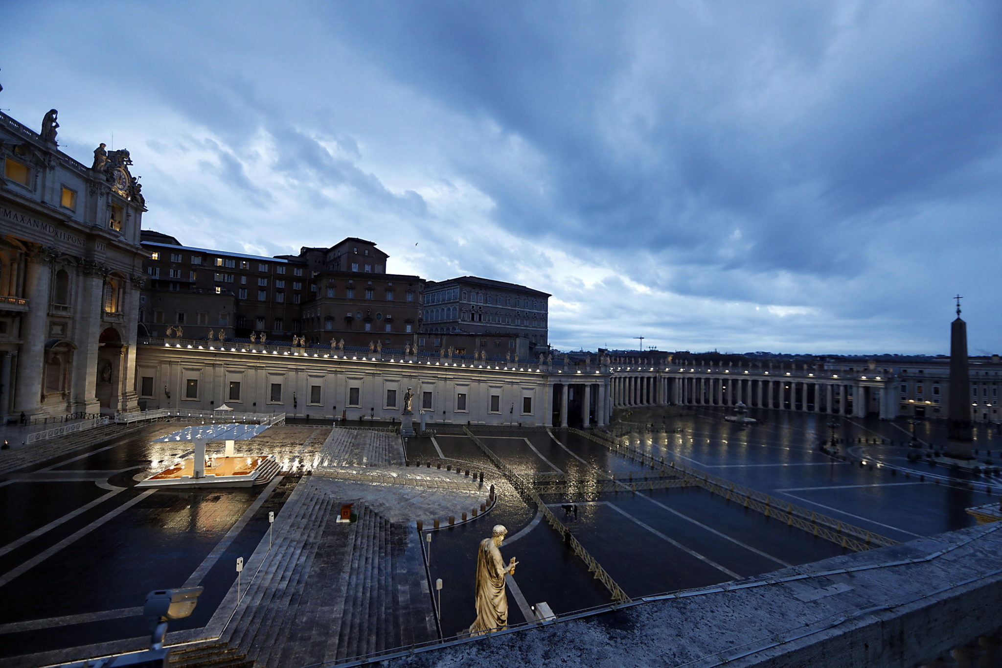 przejmujący widok pustego placu św. piotra w Rzymie. fot. EPA/YARA NARDI / POOL