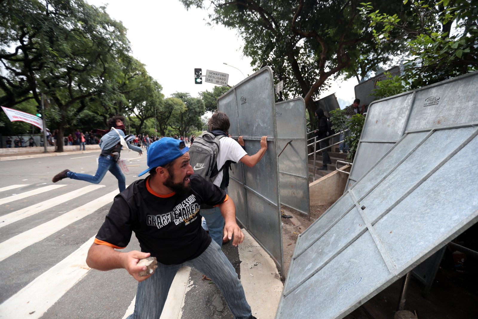 Protesty antyrządowe w Brazylii fot. EPA/Fernando Bizerra