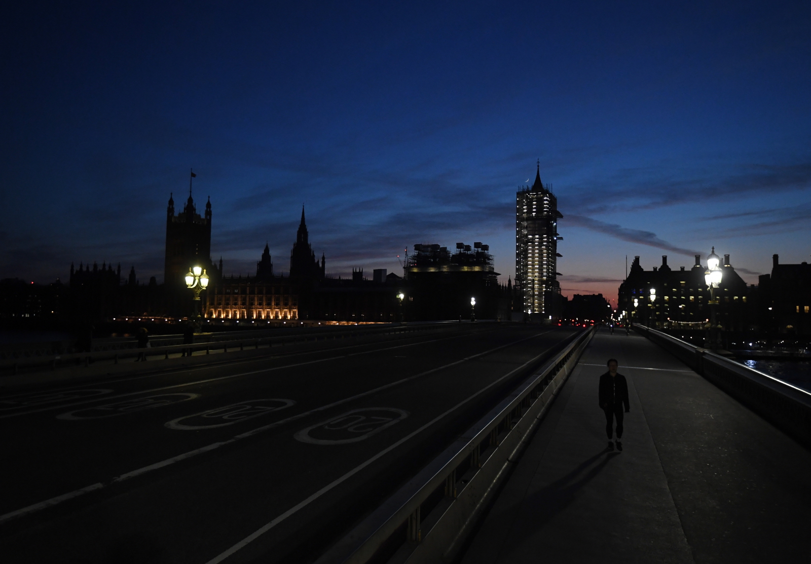 Wieczór w Londynie Fot. PAP/EPA/FACUNDO ARRIZABALAGA