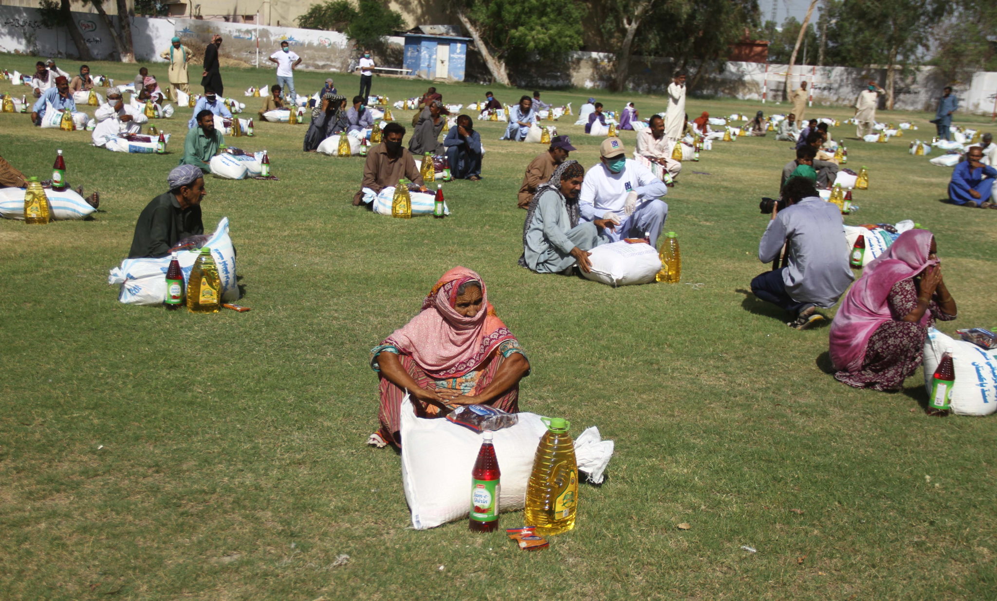 Ramadan w Pakistanie w warunkach pandemii. fot. EPA/NADEEM KHAWR