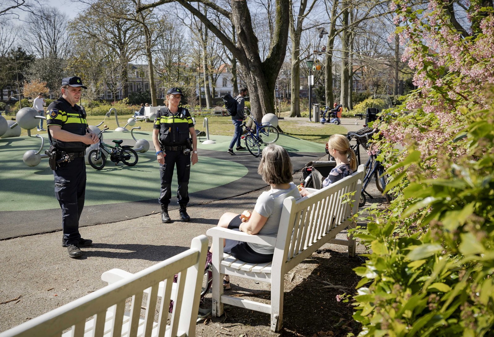 Patrol policyjny w Holandii fot. VAN LONKHUIJSEN 