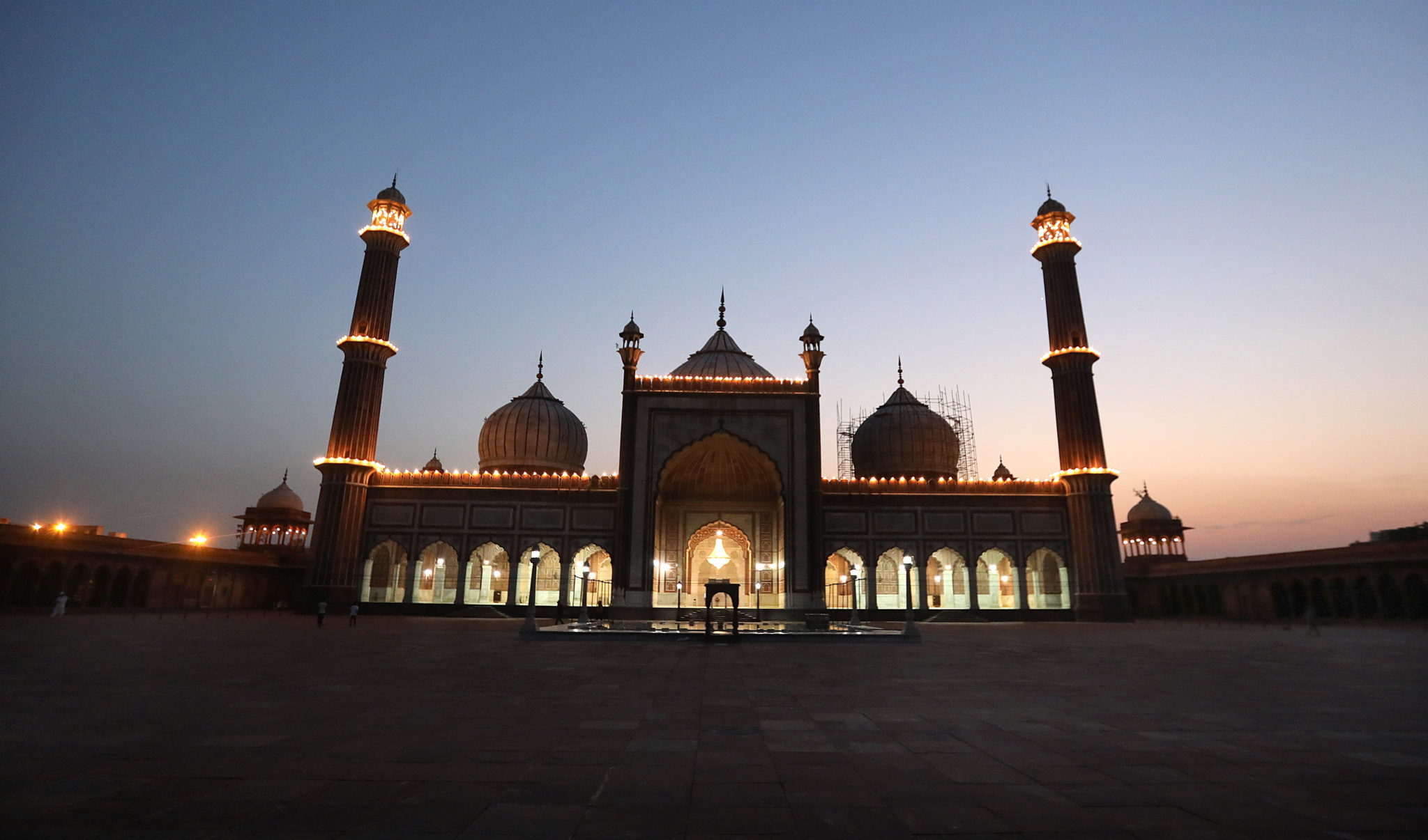 Meczet Jama Masjid podczas świętego miesiąca Ramadan w New Delhi, Indie, fot. EPA/RAJAT GUPTA