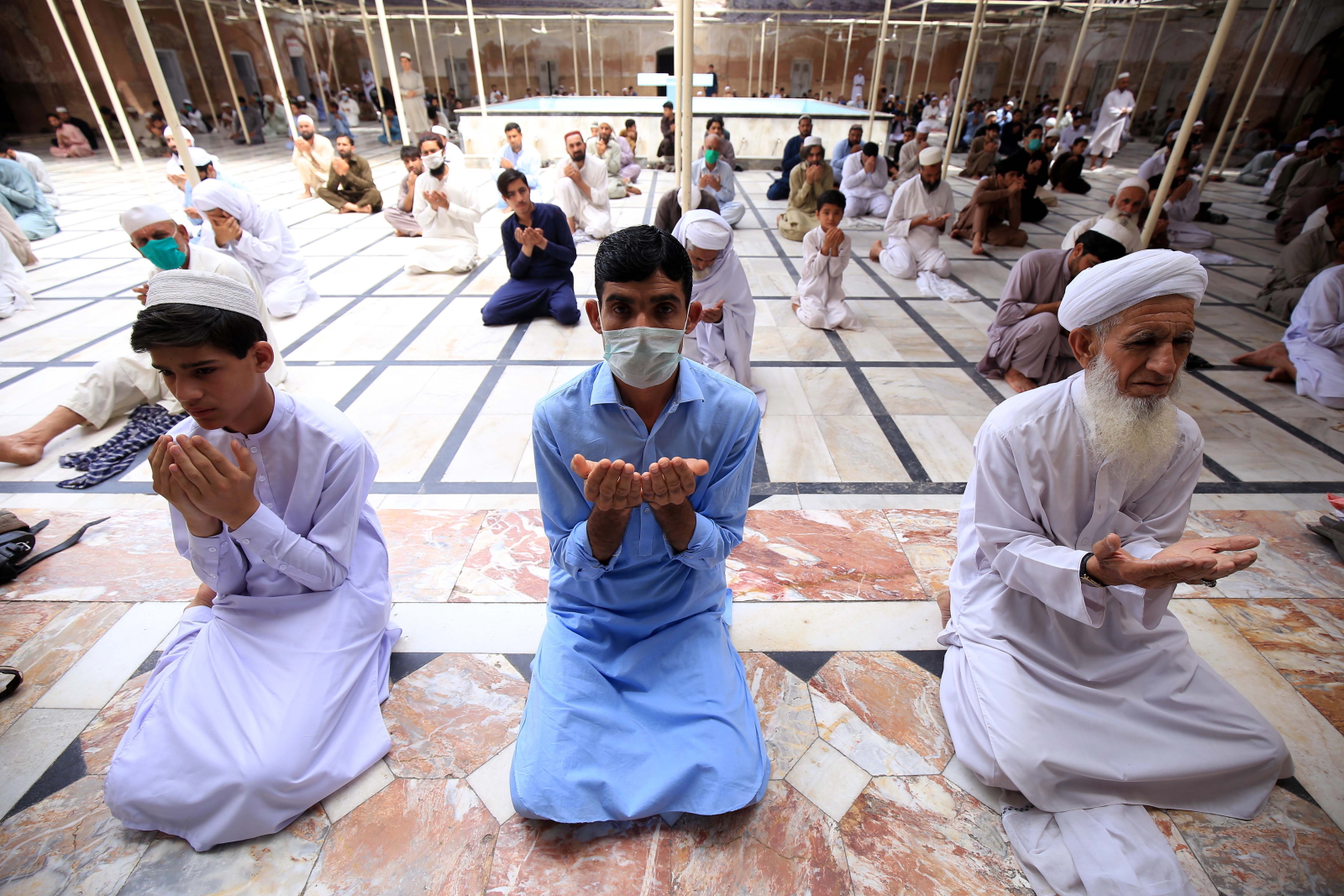 Ramadan w Pakistanie. Fot. EPA/BILAWAL ARBAB 