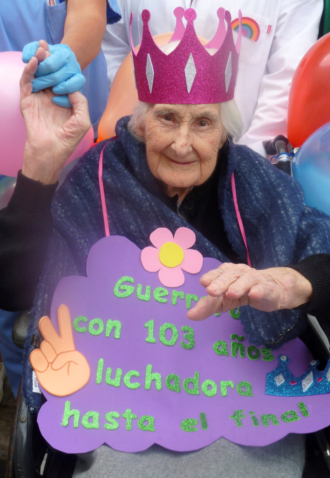 103-letnia Beatriz Garcia świętuje urodziny. Ta kobieta przeżyła Hiszpankę i koronawirusa. Fot.  EPA/Miguel Ramos 