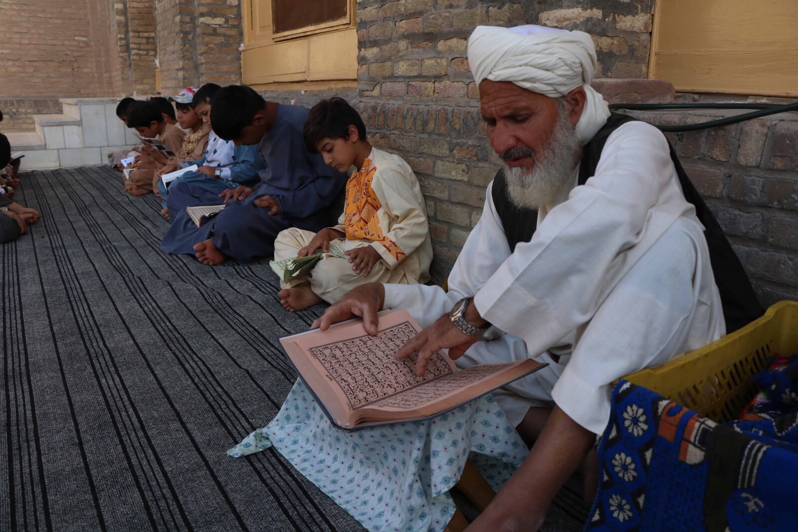 Ramadan w Afganistanie fot. EPA/JALIL REZAYEE