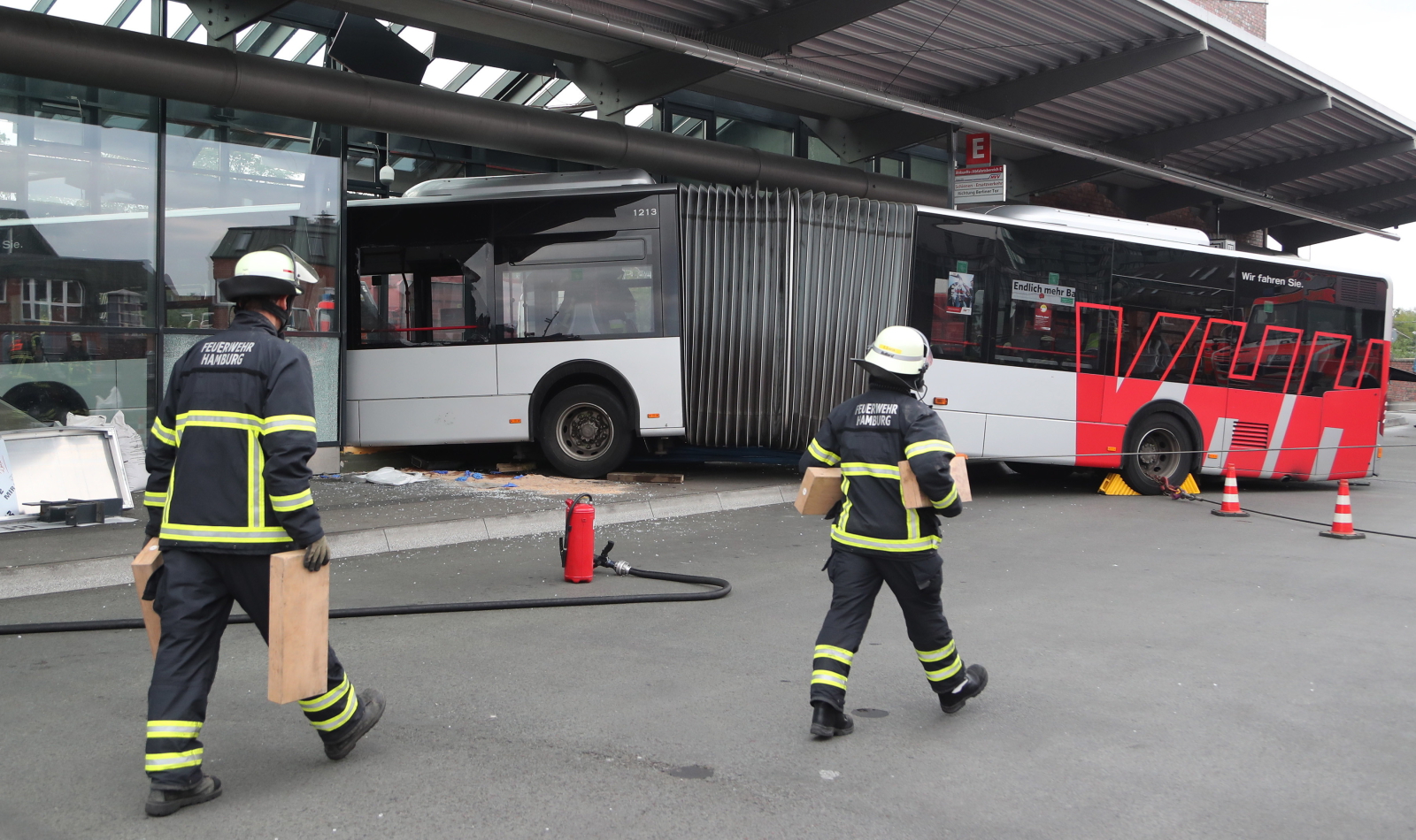 Wypadek autobusowy w Hamburgu EPA/LARS EBNER 