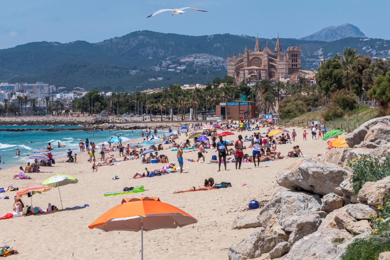 Palma de Mallorca już pełna turystów fot. EPA/CATI CLADERA