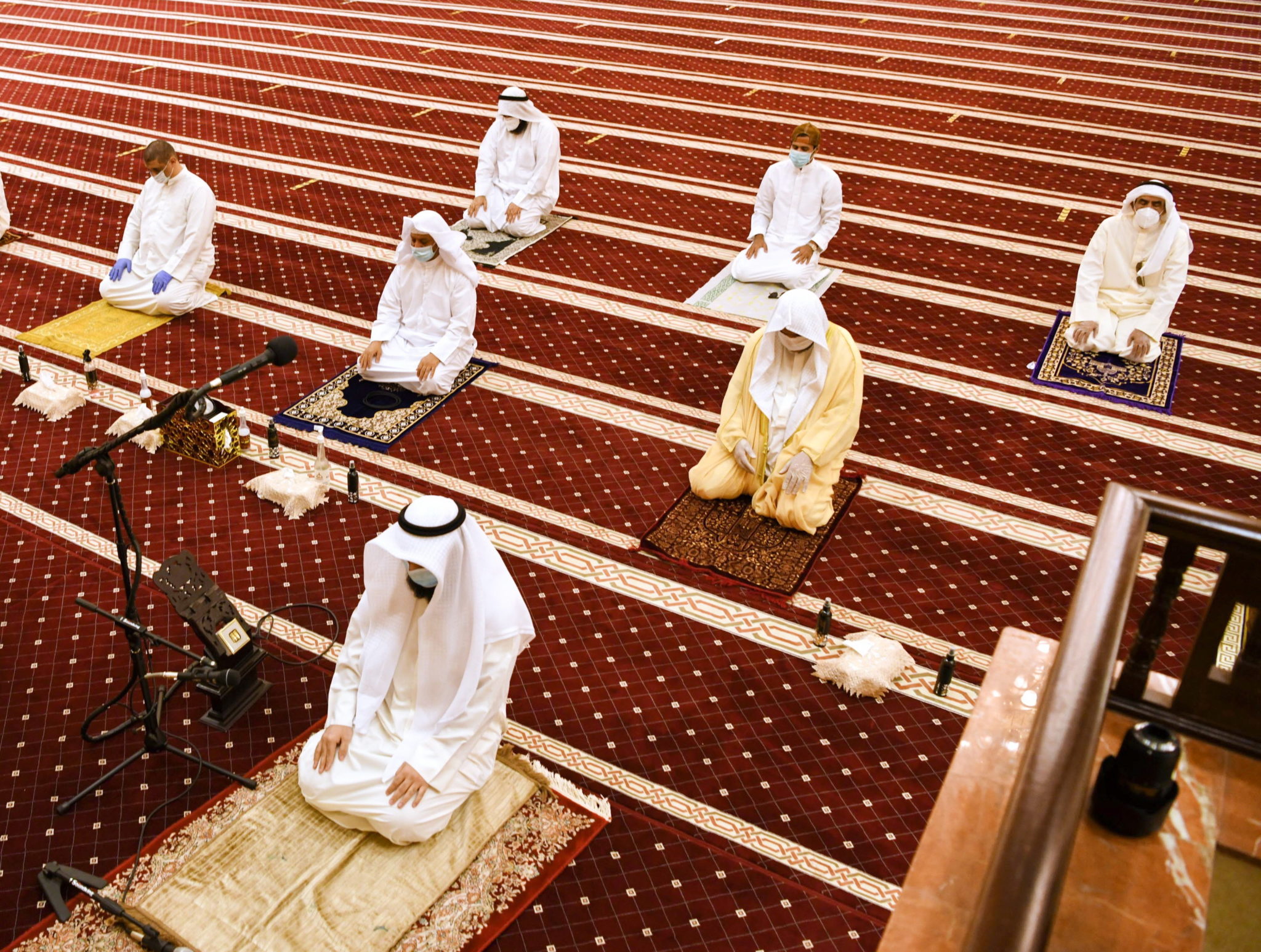 Muzułmańska modlitwa, Kuwejt. Fot. EPA/NOUFAL IBRAHIM 
