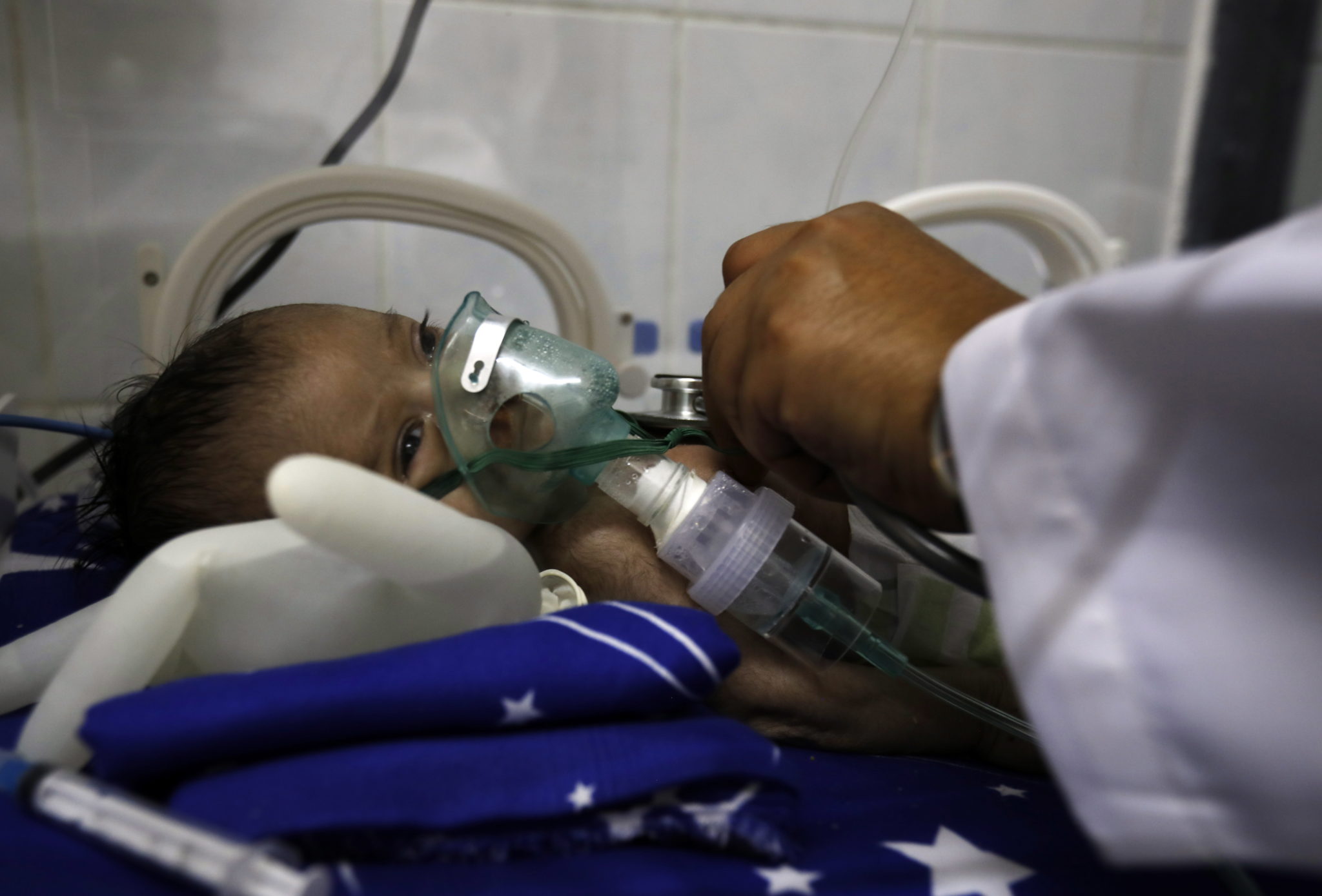 Wcześniaki na intensywnej terapii w szpitalu w Sanie, Jemen,fot. EPA / YAHYA ARHAB