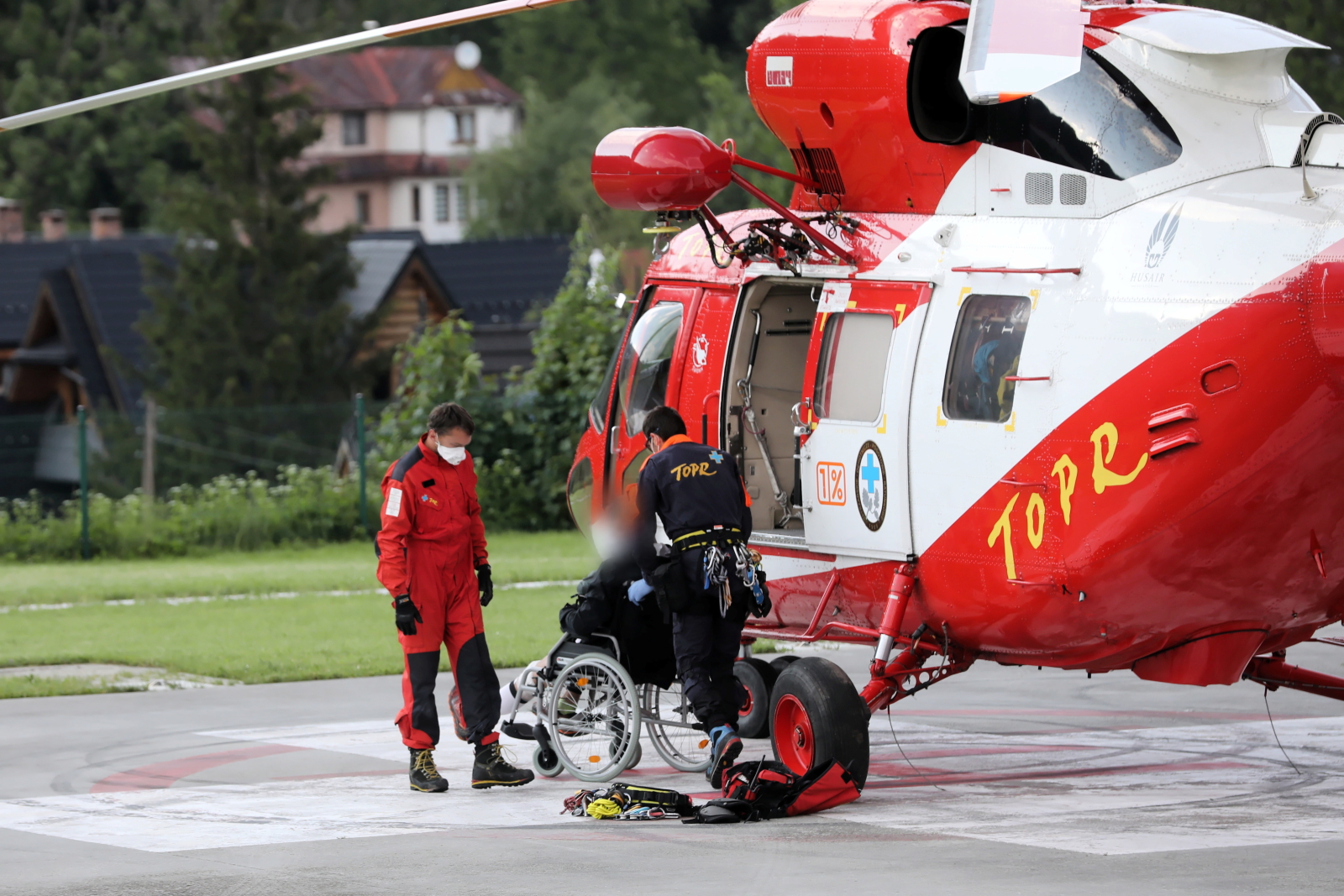 TOPR ratuje rannego turystę PAP/Grzegorz Momot