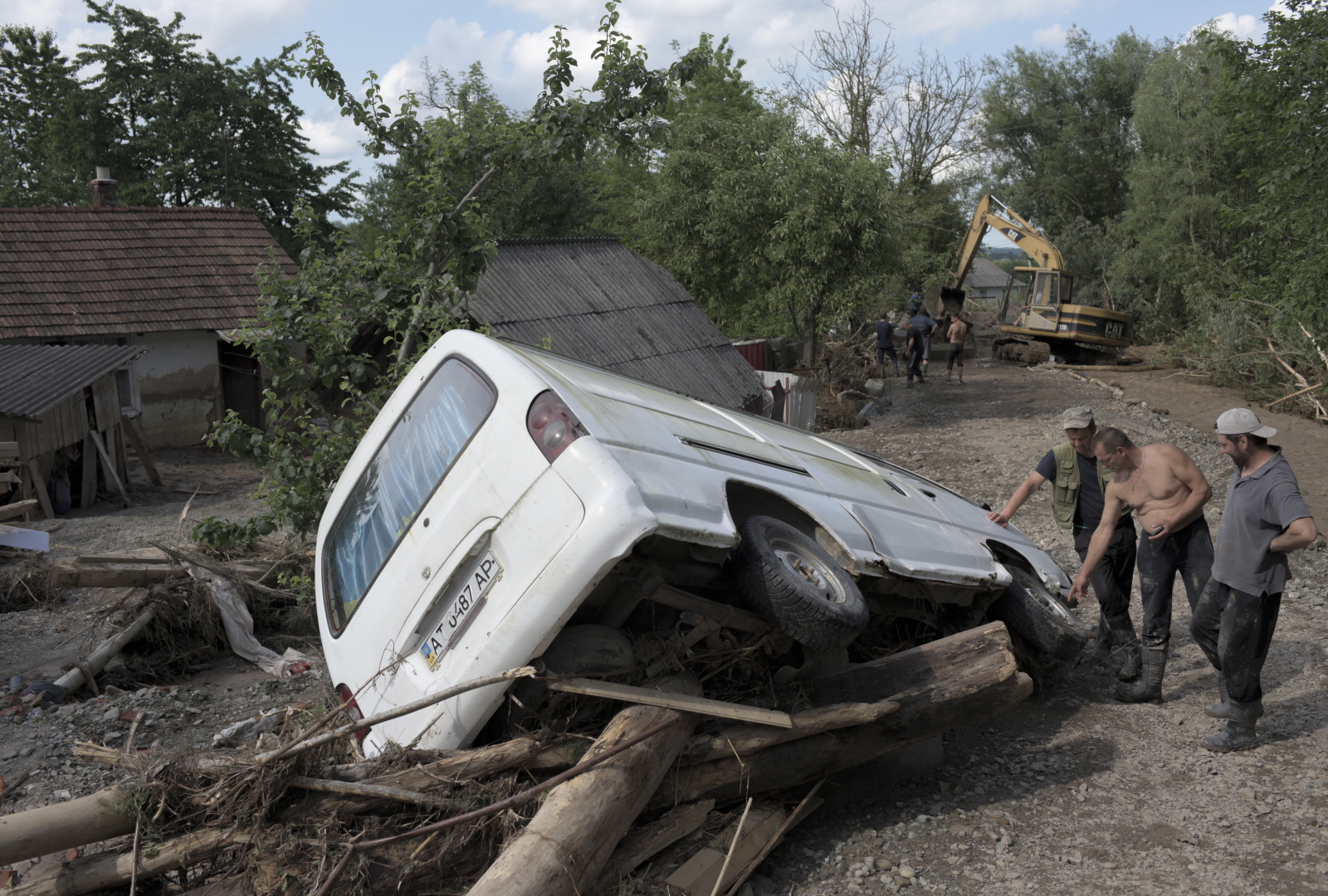 Powódź na Ukrainie fot. EPA/MARKIIAN LYSEIKO 
