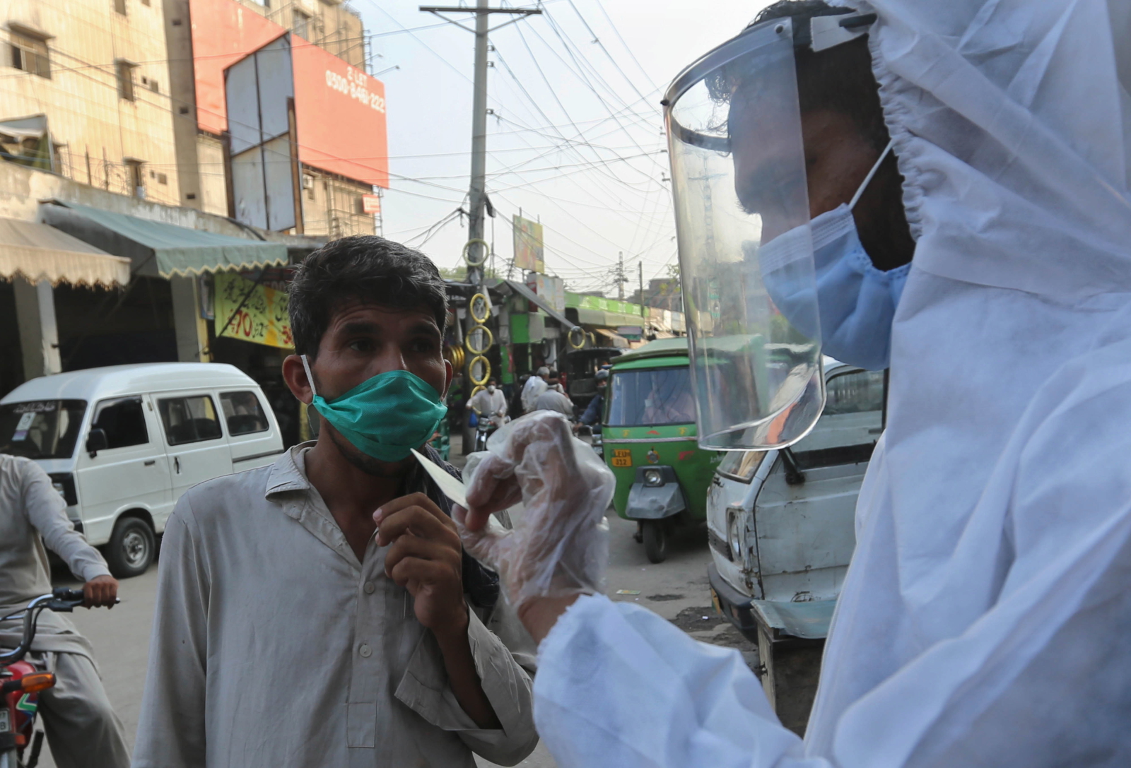 Pakistan w dobie koronawirusa fot. EPA/RAHAT DAR 
