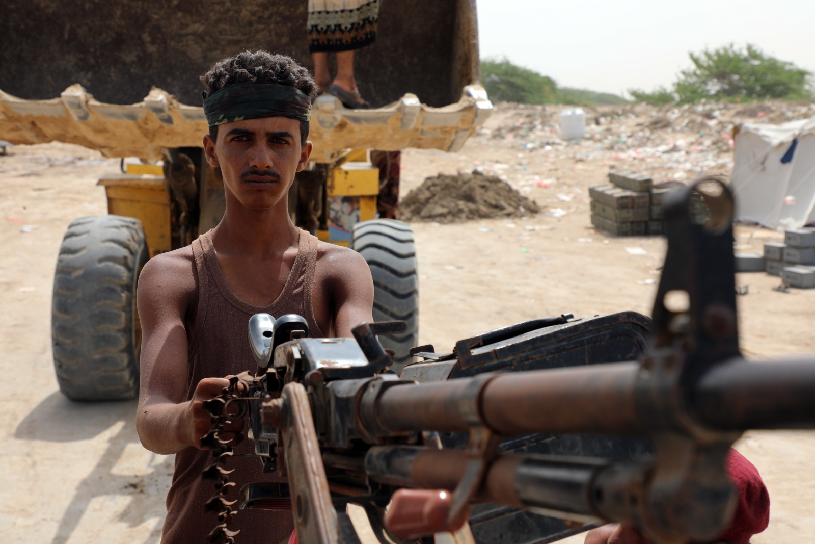 Konflikt w Jemenie narasta fot.  EPA/NAJEEB ALMAHBOOBI 
