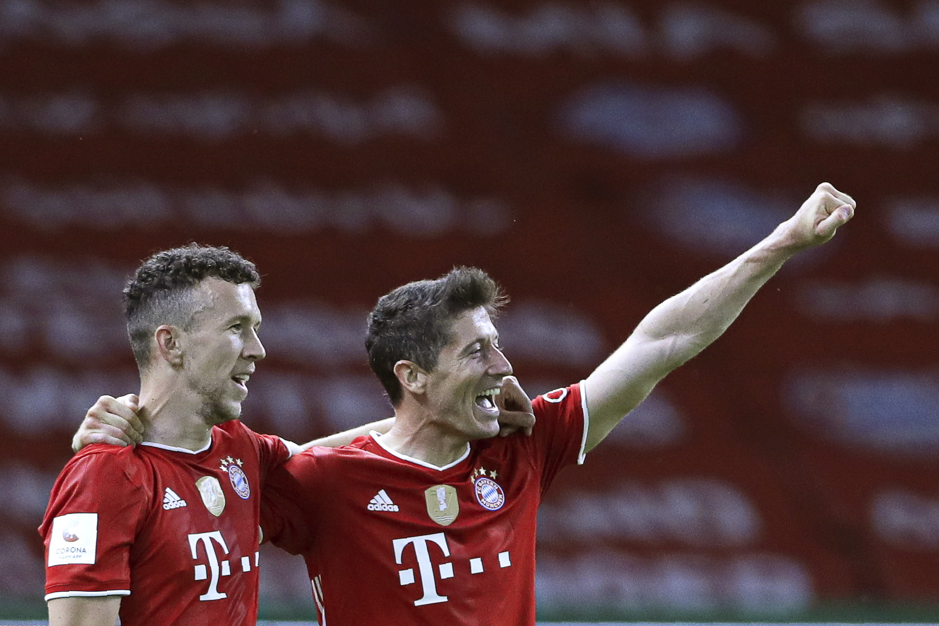 W finale Pucharu Niemiec Bayern Monachium pokonał Bayer Leverkusen (4:2) i sięgnął po trofeum po raz 20. w historii. Media doceniły postawę Roberta Lewandowskiego, który zdobył dla zwycięskiego zespołu dwa gole, fot. PAP/EPA.