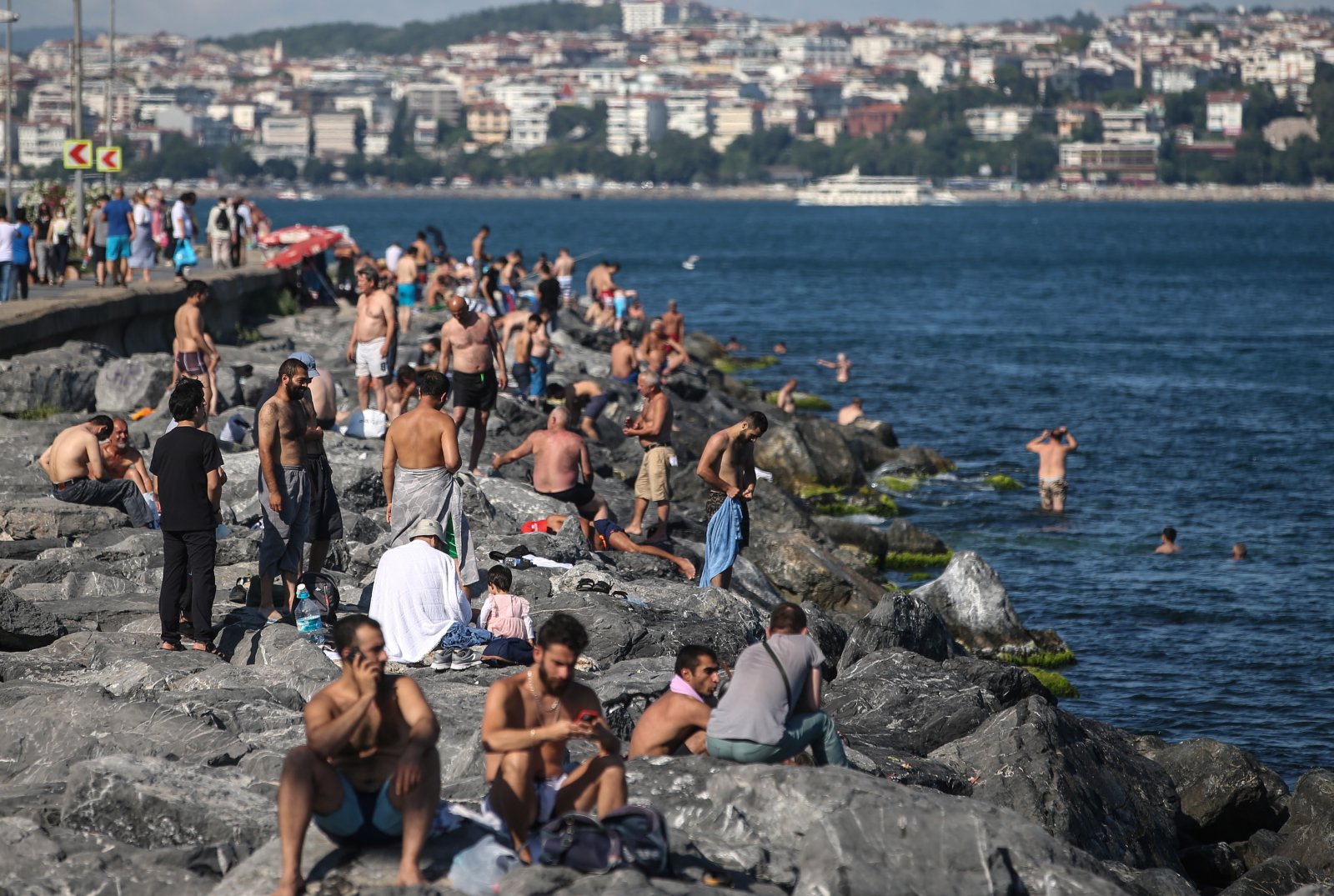 Życie codzienne w Stambule fot. EPA/ERDEM SAHIN 
