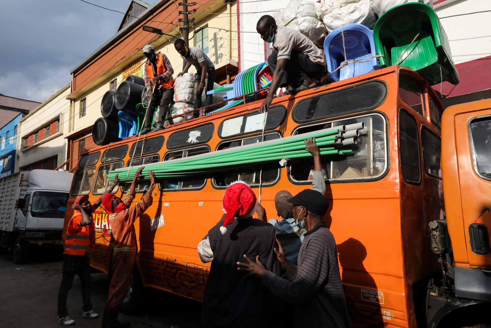 Kenia: transport publiczny w dobie wirusa fot. EPA/Daniel Irungu 
