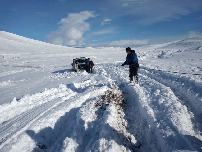 Śnieg na górskich stokach w Argentynie fot. EPA/Argentine National Gendarmerie 