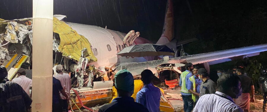 Wypadek samolotu w Kerali fot. EPA/CIVIL DEFENSE