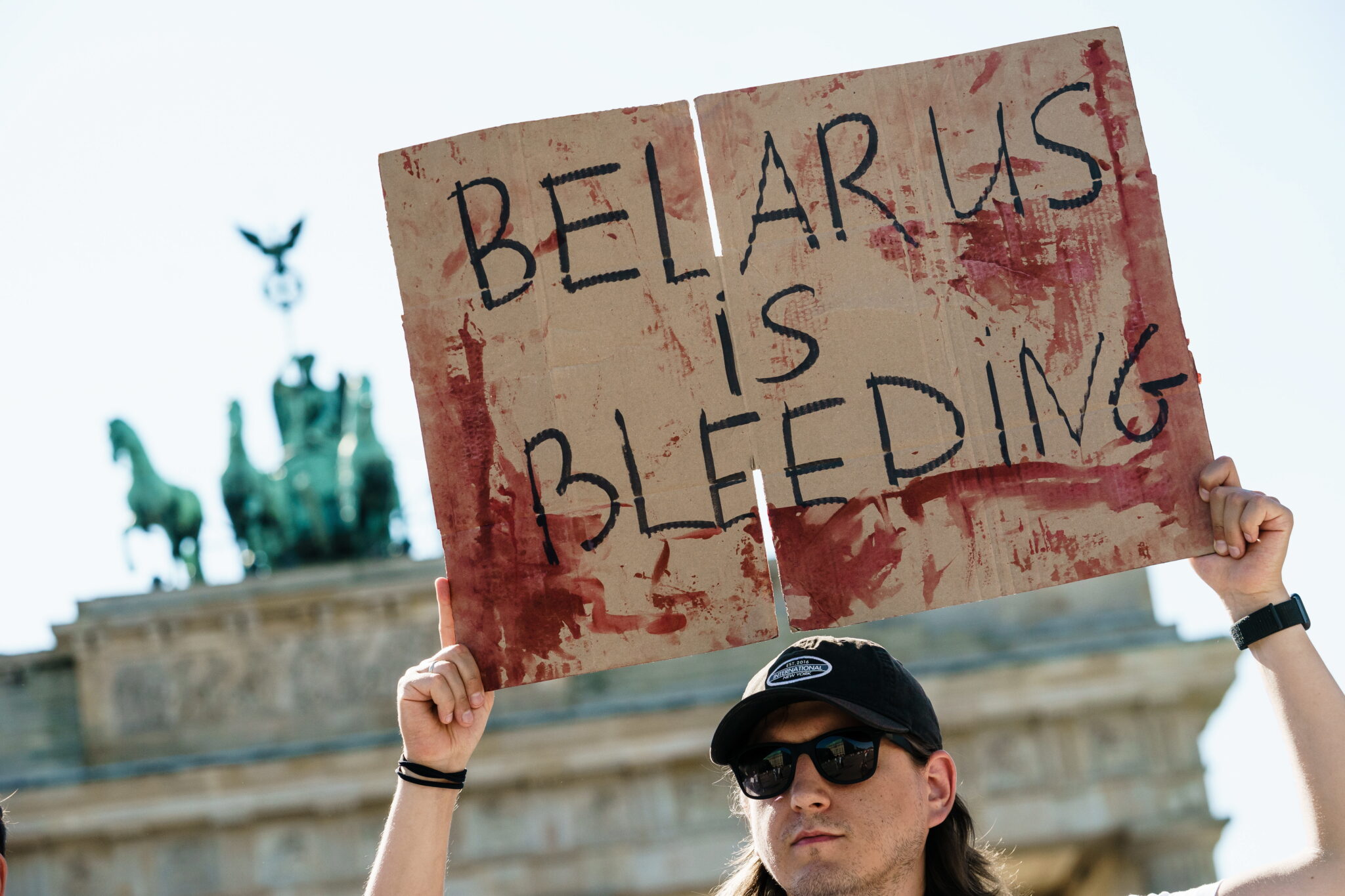 Protest wsparcia dla Białorusinów w Berlinie, fot. EPA/CLEMENS BILAN 
