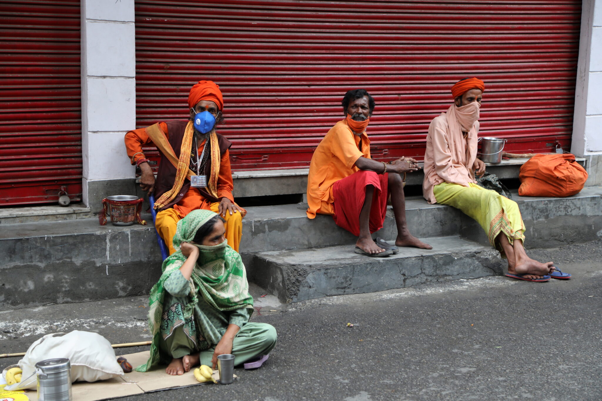 Hinduscy starcy. Indie. fot. EPA/JAIPAL SINGH 
