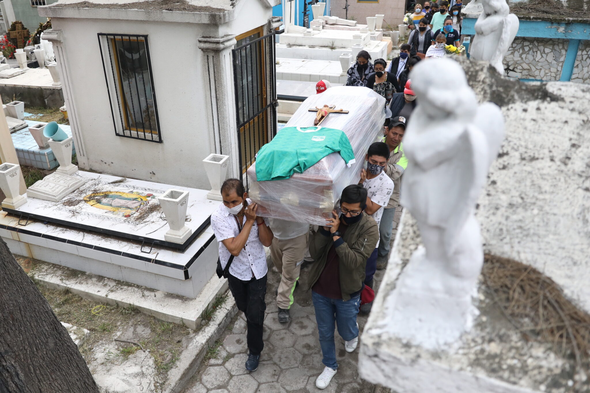 Pogrzeb ofiary koronawirusa w Meksyku, fot. EPA/Sashenka Gutiérrvz