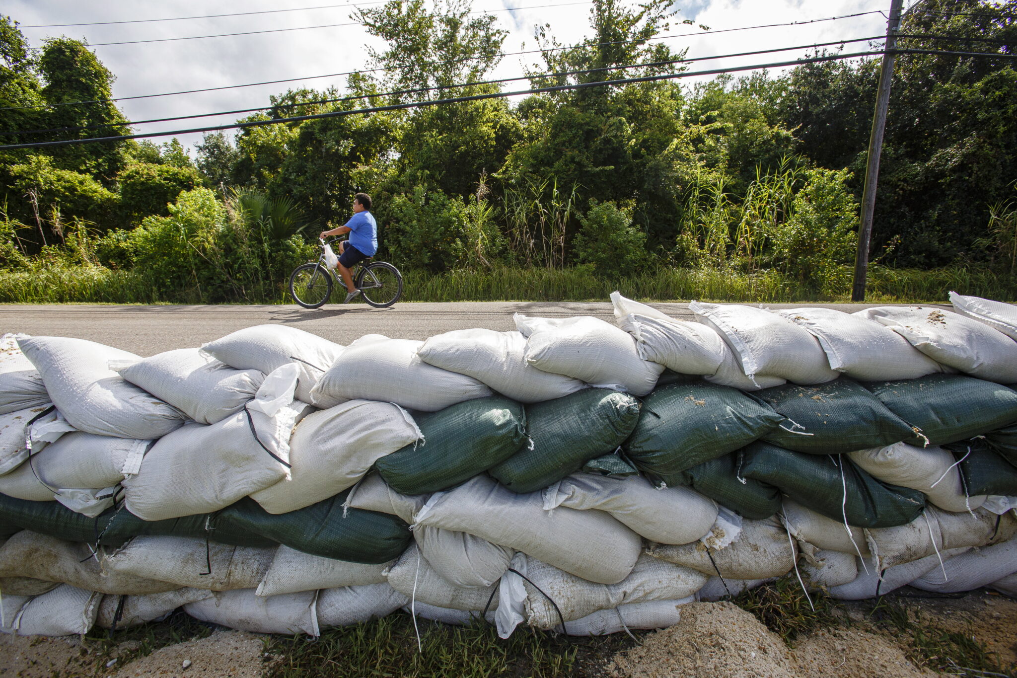 USA, Luizjana: przygotowania do uderzenia burz tropikalnych i huraganu, fot. EPA/DAN ANDERSON