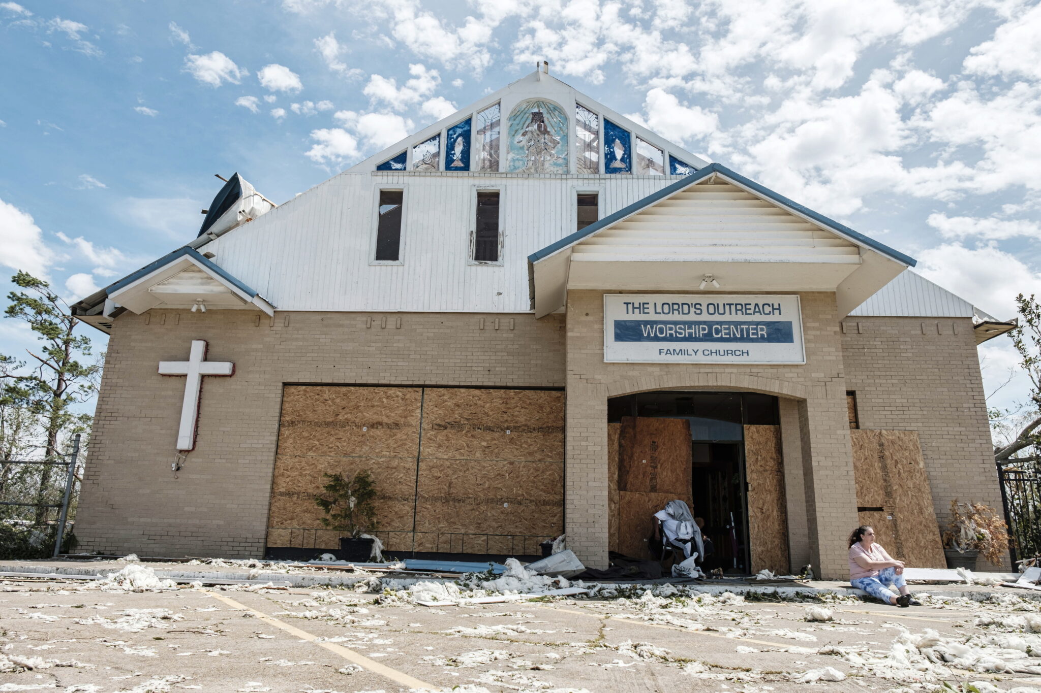 USA, Lake Charles, Luizjana: zniszczony kościół po przejściu huraganu Laura, fot.  EPA / DAN ANDERSON 