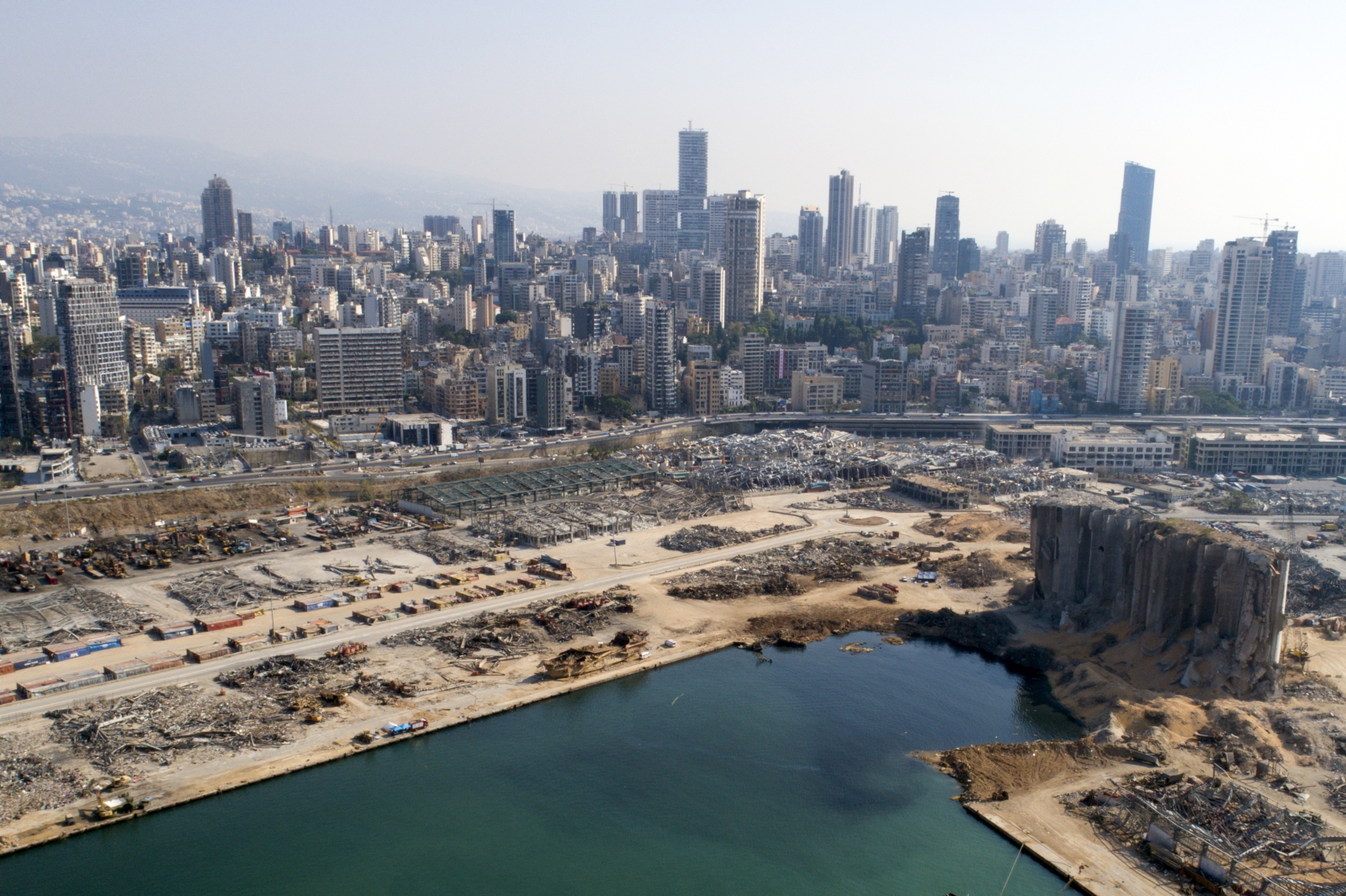 Bejrut po wybuchu EPA/WAEL HAMZEH 
