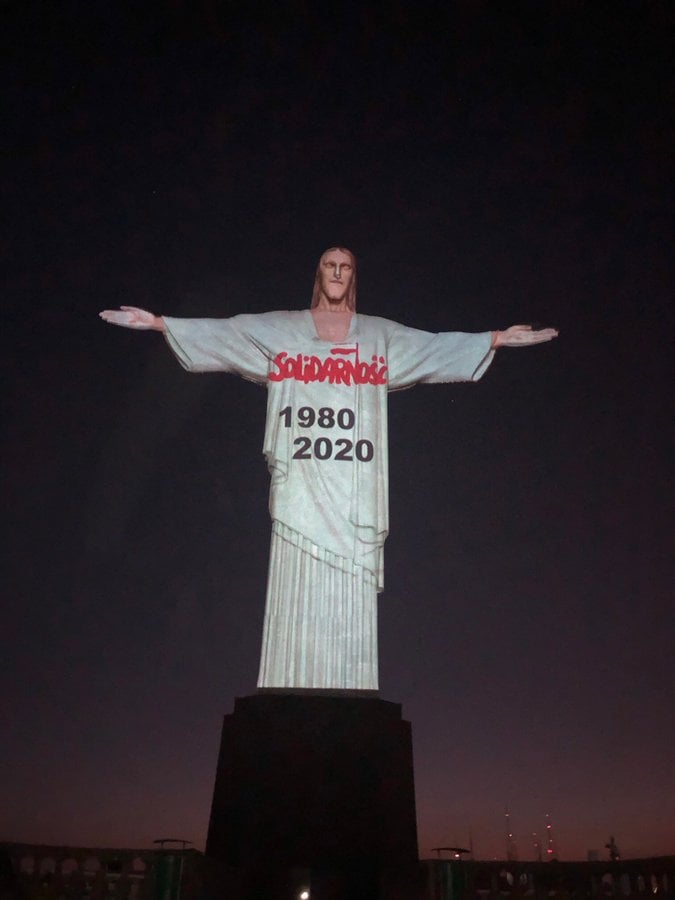 Na jednym z najsłynniejszych obiektów na świecie - figurze Chrystusa Odkupiciela w Rio de Janeiro - odbyła się projekcja znaku 