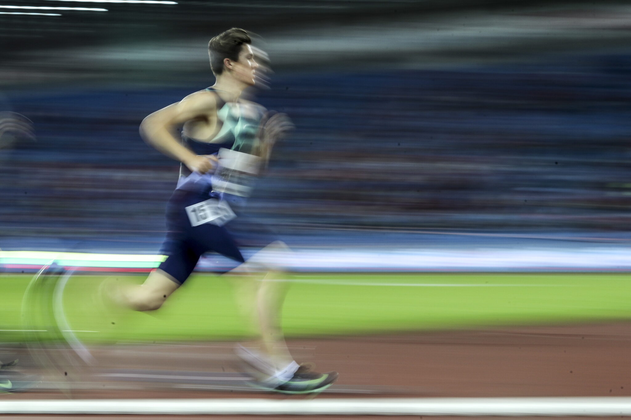 Ostrava, Czechy: Jakob Ingebrigtsen z Norwegii w akcji podczas biegu na 1500 m mężczyzn podczas zlotu lekkoatletycznego Golden Spike w ramach World Athletics Continental Tour, fot. EPA / MARTIN DIVISEK