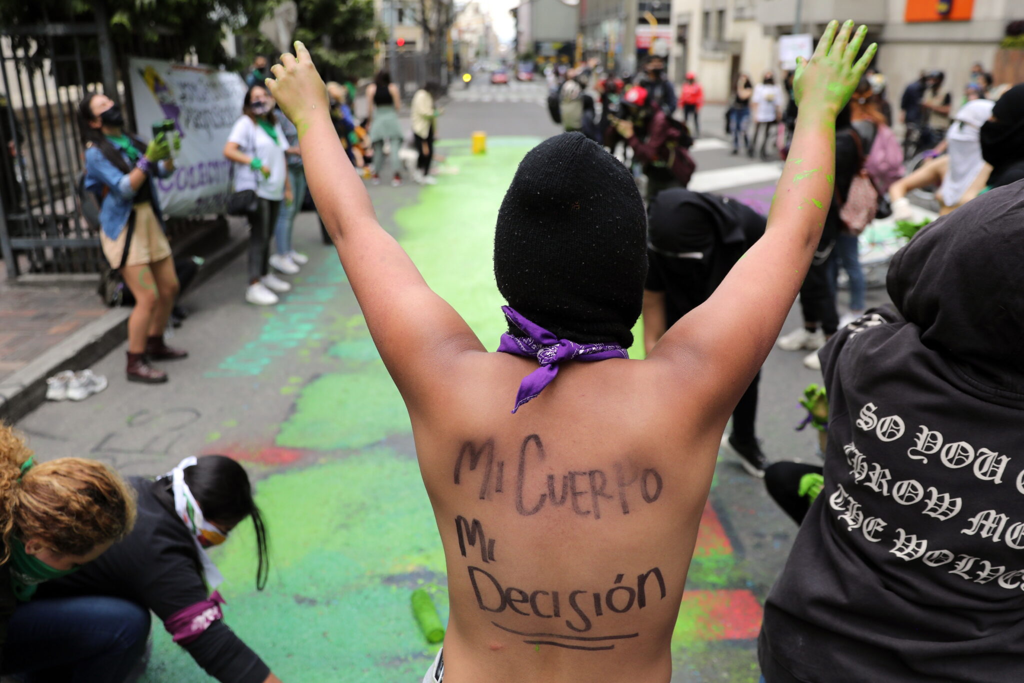 Manifestacja proaborcyjna w Kolumbii. Na zdjęciu napis: „moje ciało moja decyzja”, fot. EPA / Carlos Ortega 