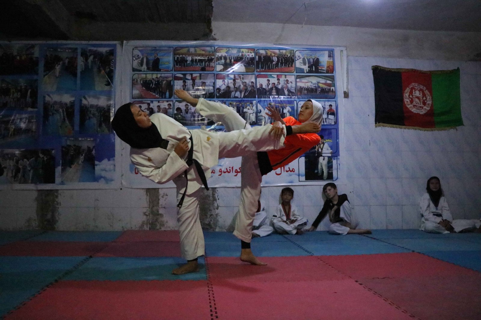 Sztuki walki w Afganistanie fot. EPA/JALIL REZAYEE 
