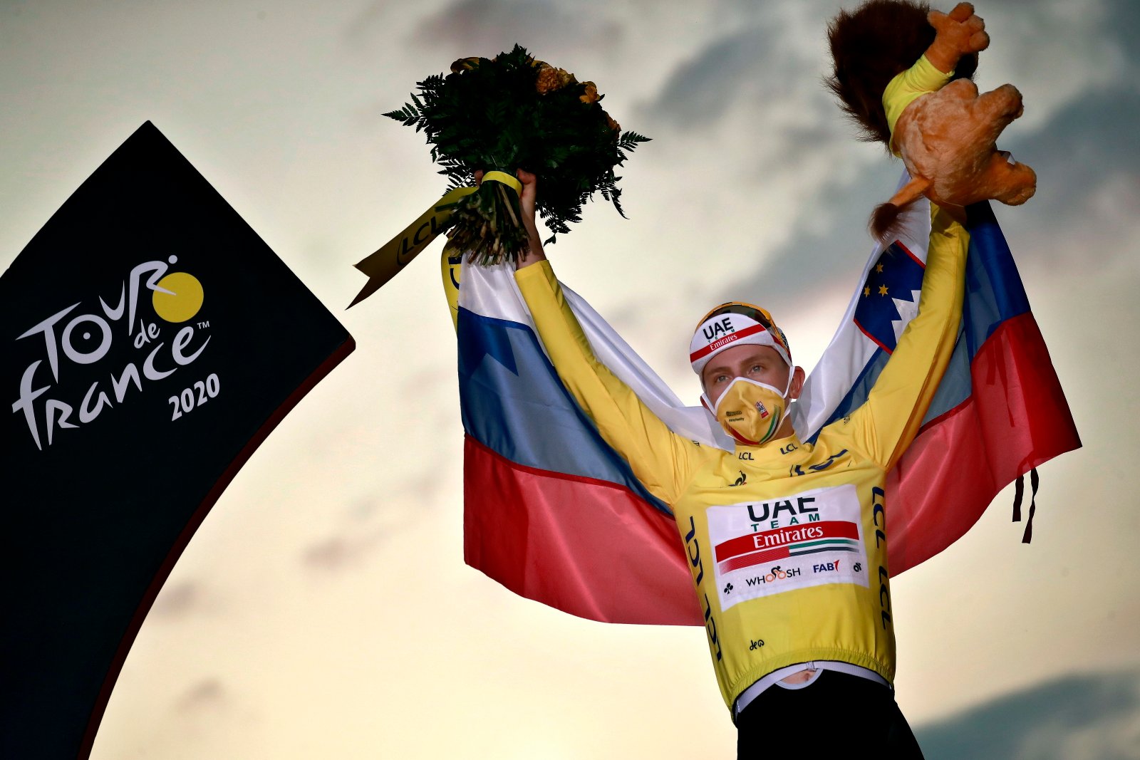 Koniec 21. etapu Tour de France fot.  EPA/Christophe Petit-Tesson 
